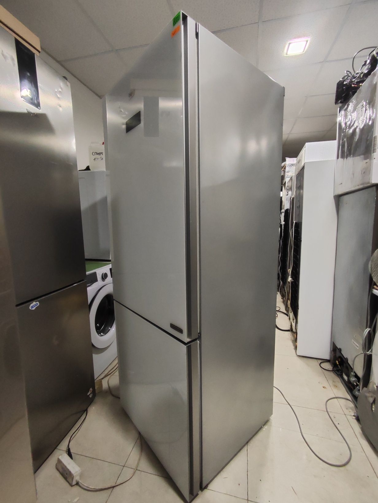 Вмісткий холодильник Beko скло No Frost  з Європи