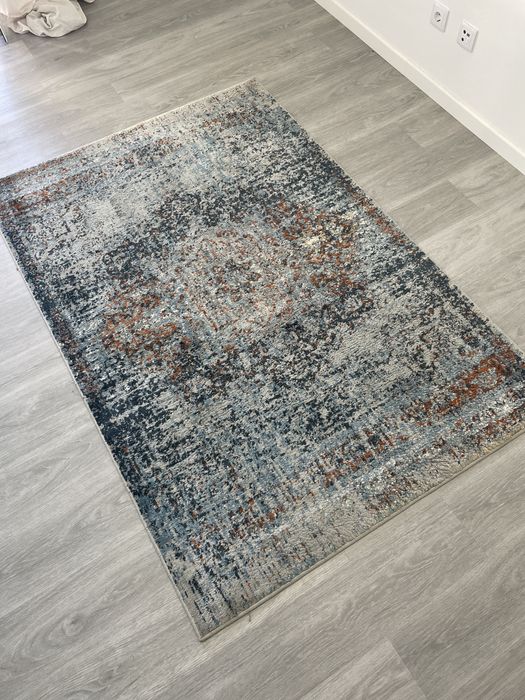 Tapete IKEA azul pormenores laranja