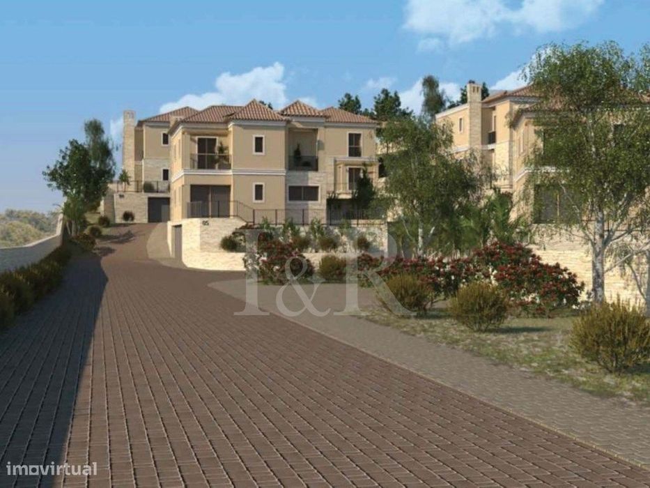Terreno com projeto aprovado para construção de 5 moradias em São D...