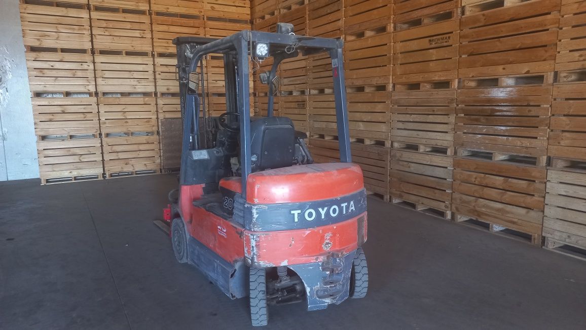 TOYOTA wózek widłowy elektryczny triplex