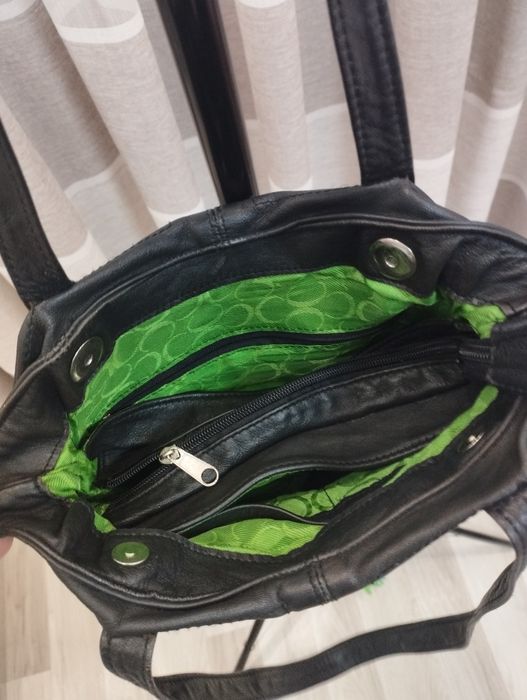 Чорна шкіряна сумочка в ідеальному стані сумка шкіра кожаная сумочка