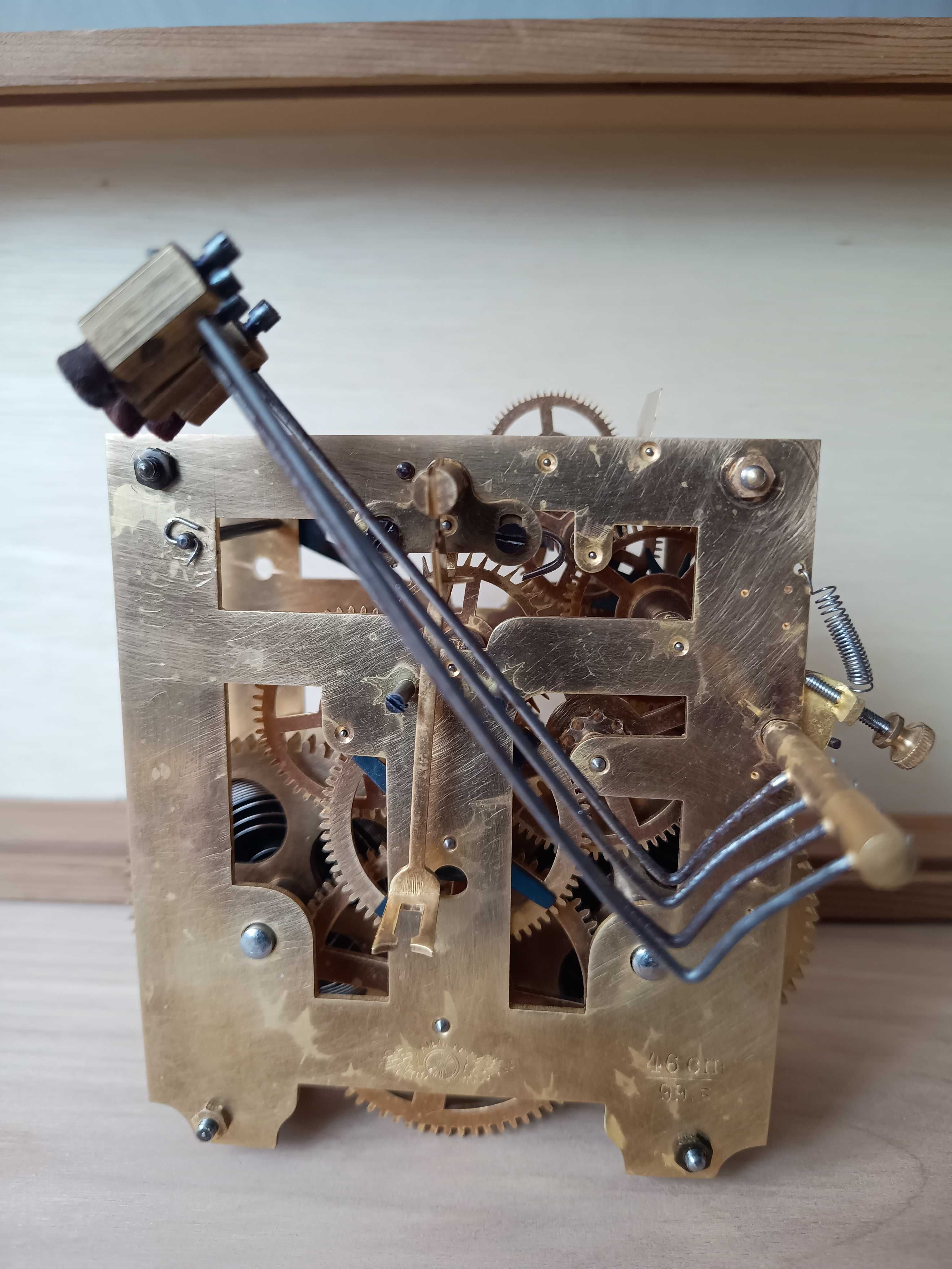 Mechanizm starego zegara 4 młotki
