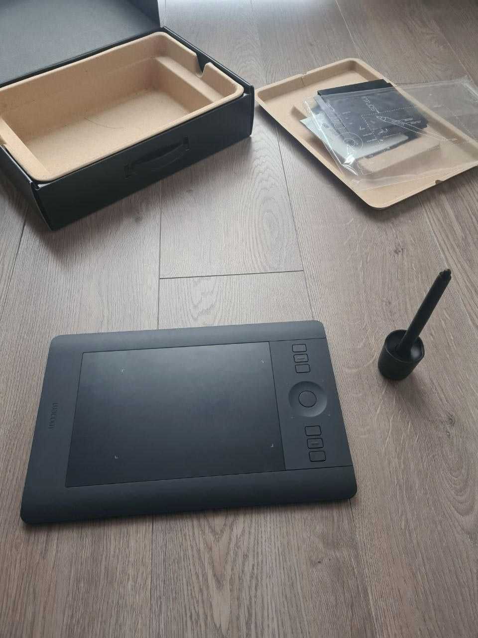 Графічний планшет Wacom Intuos Pro S (PTH-451/K)