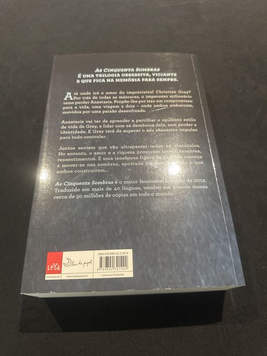 Livro: “As Cinquentas Sombras Livre” de E L James