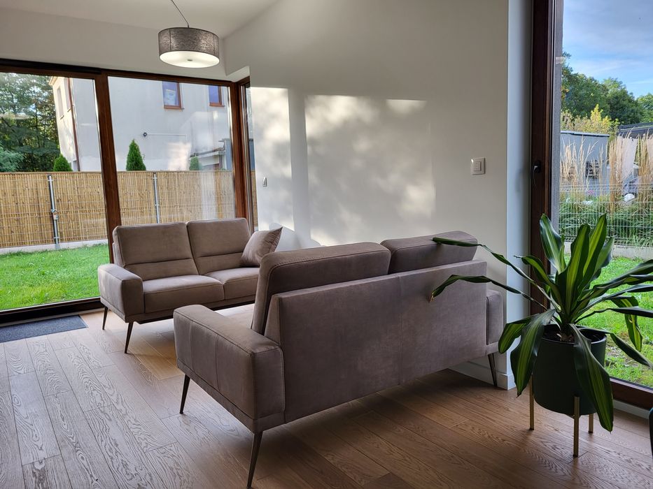 Sofa dwuosobowa Adamski. Dwie sztuki