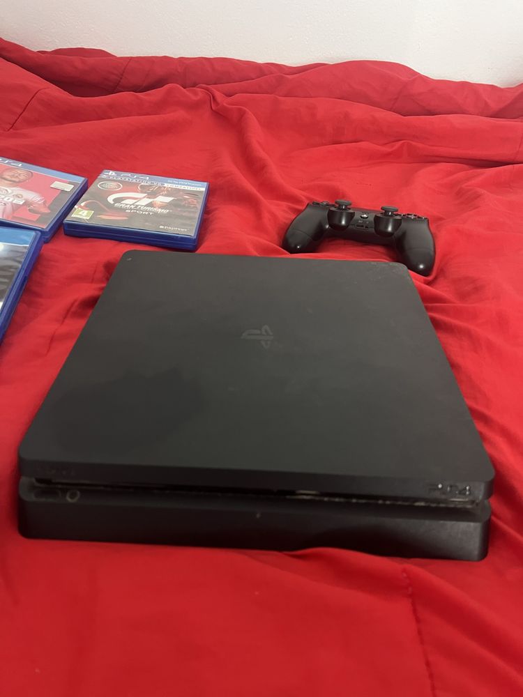 PS4 + 4 jogos como nova