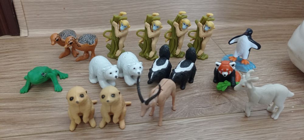 Kinder Natoons іграшки