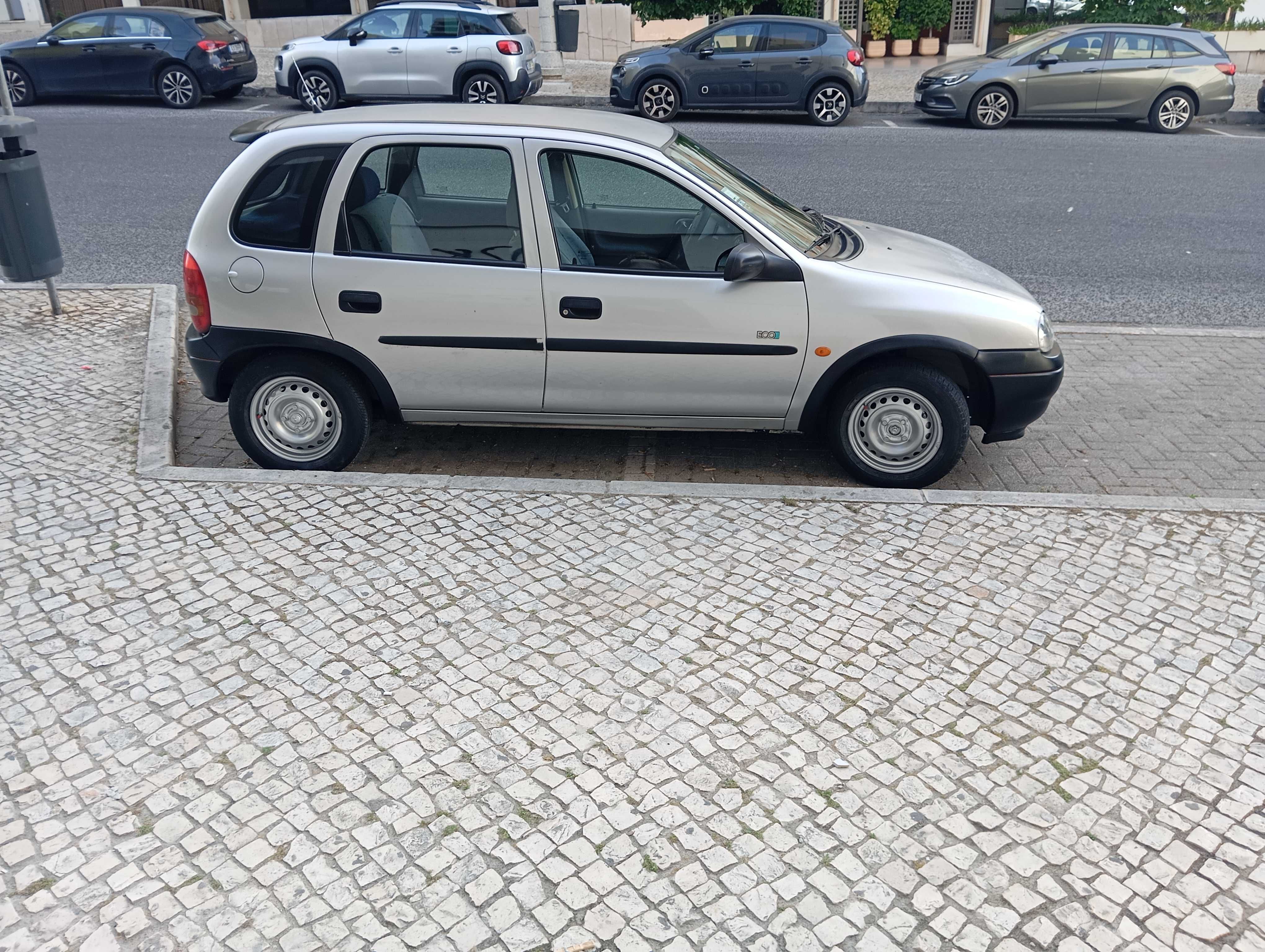 Carro em bom estando troco por carrinha grande