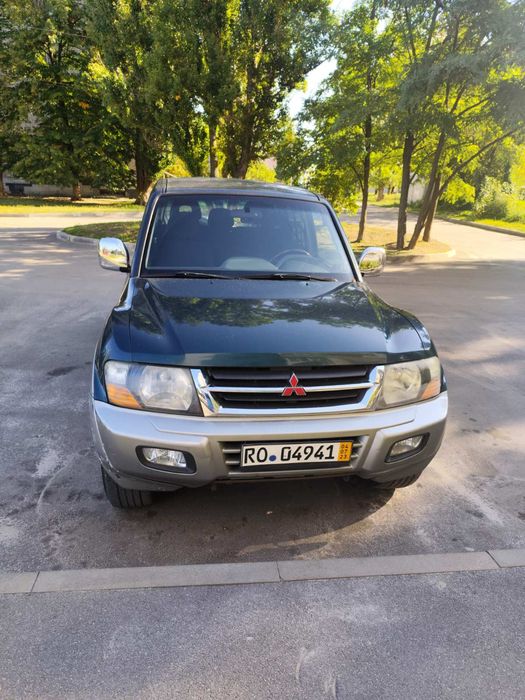Mitsubishi padgero вагон