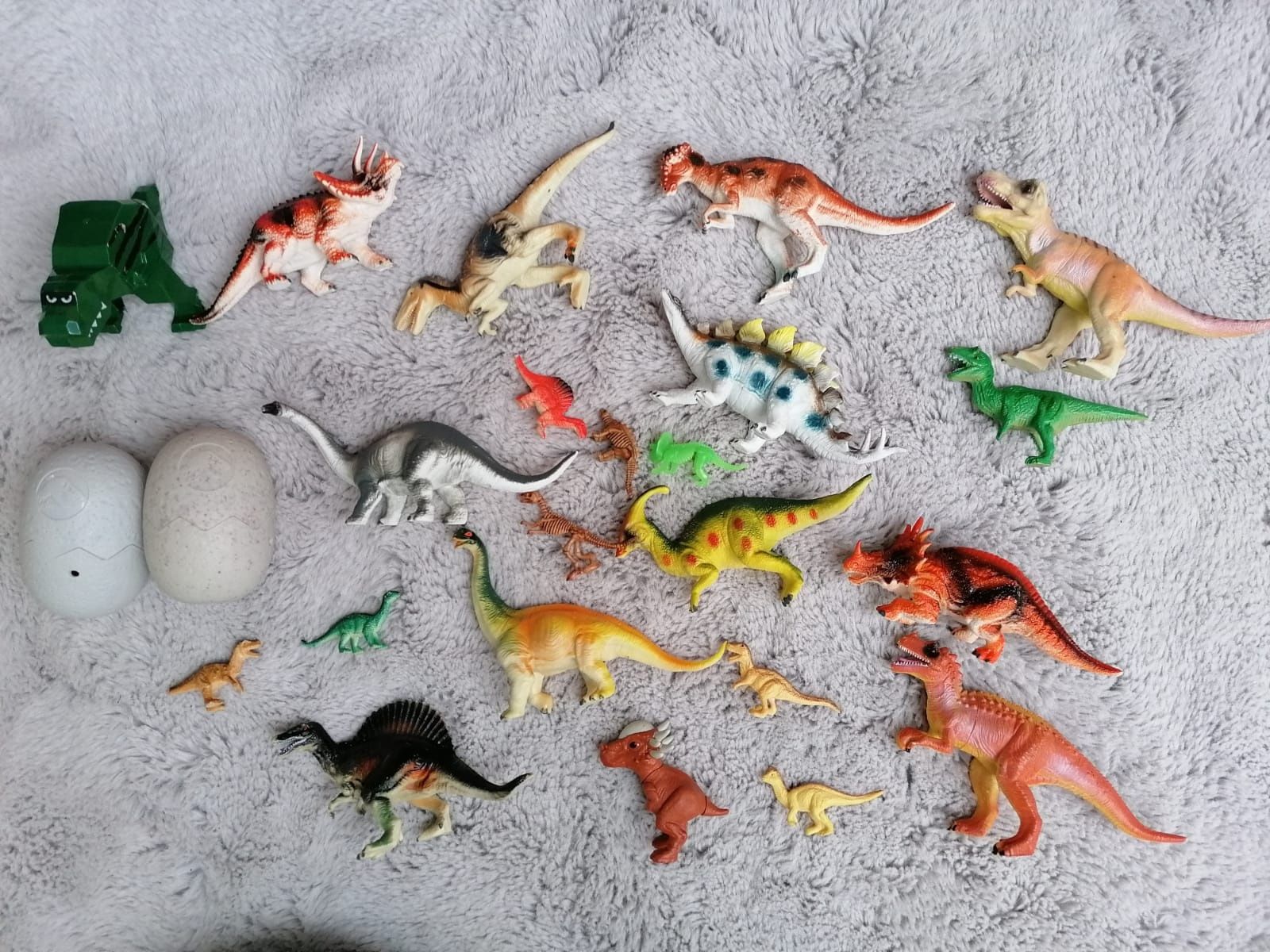 Figurki dinozaurów dinozaury 17szt