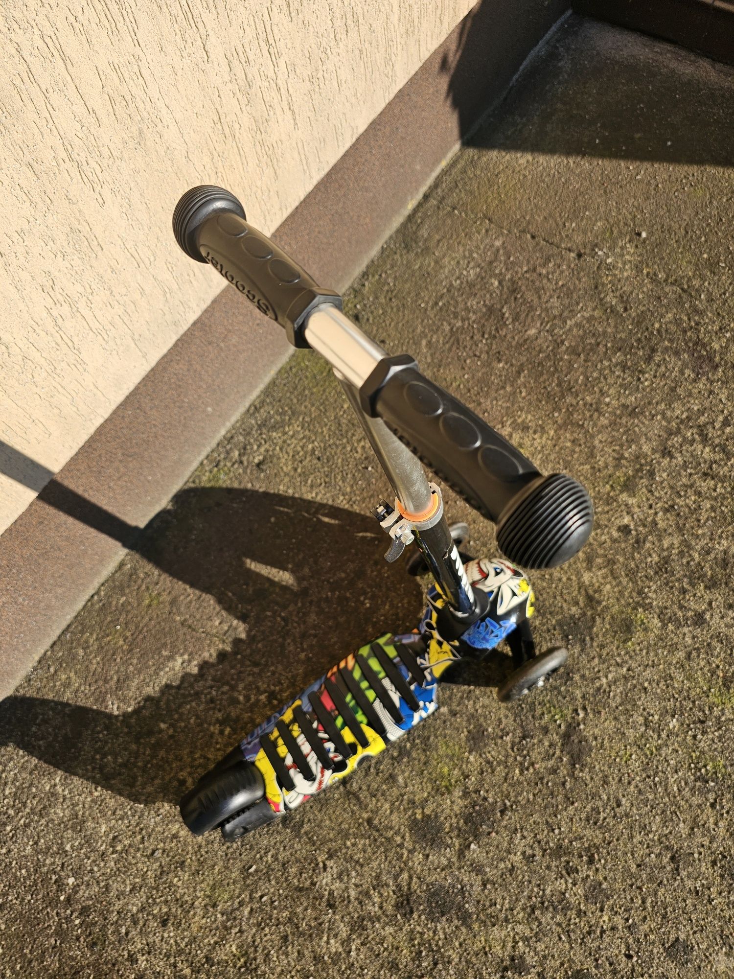 Hulajngoga trójkołowa Scooter