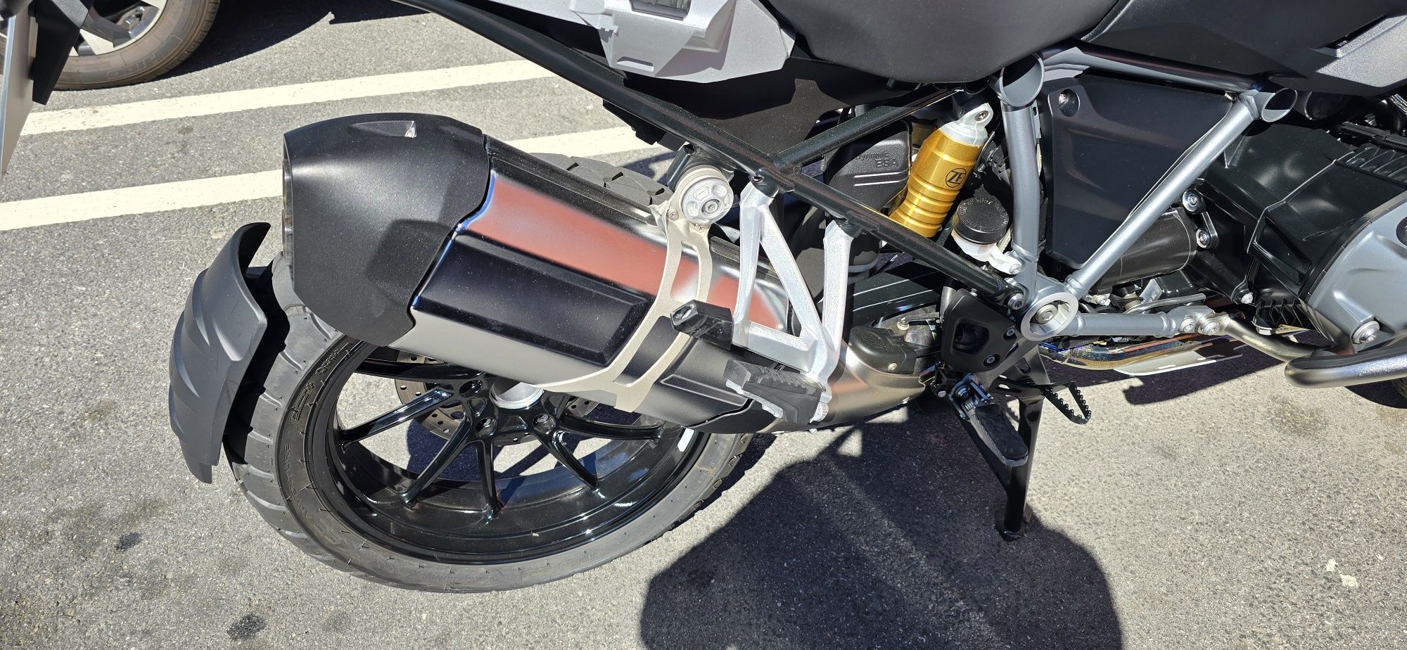 BMW R1250GS Triple Black Akrapovic