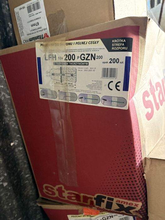 Kolki 200,220mm plastikowy metalowy  gwozdz