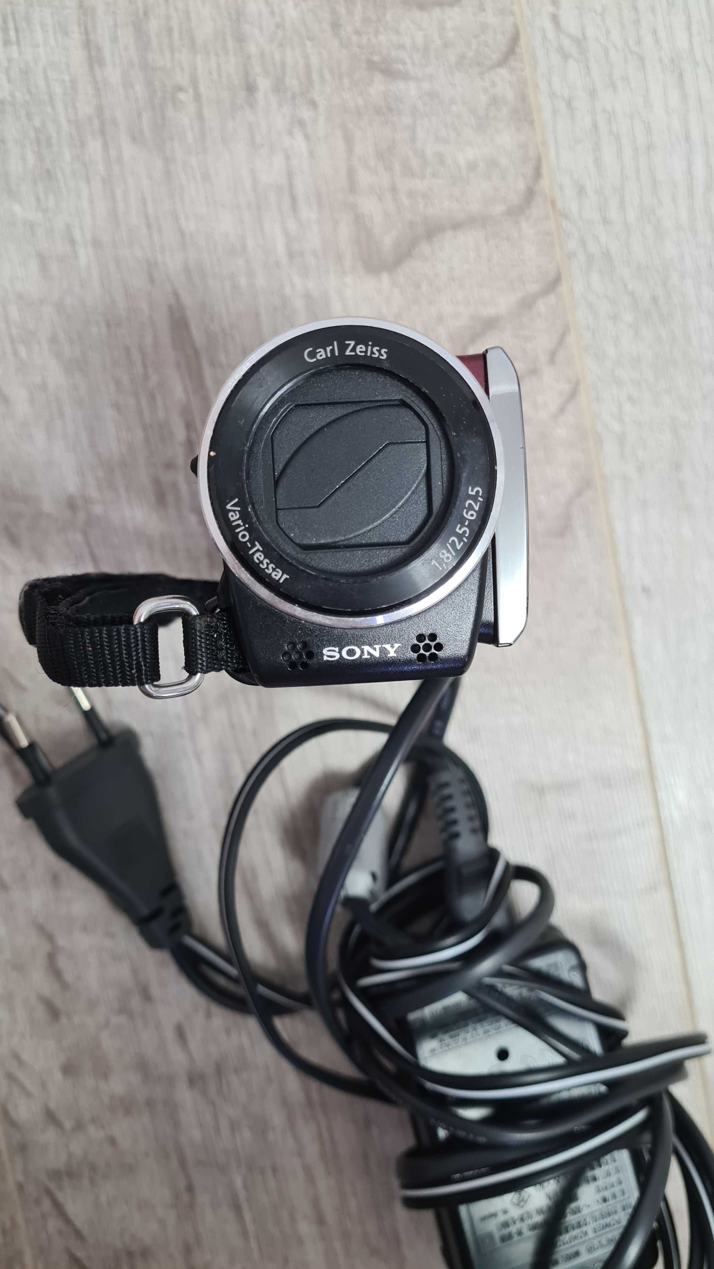 Камера Sony HDR-СХ110 Full HD. 3.1 megapixels( Червона)