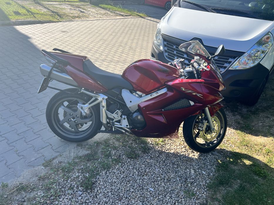Honda VFR800 z ABS, po serwisie, nowe opony,49k przebieg
