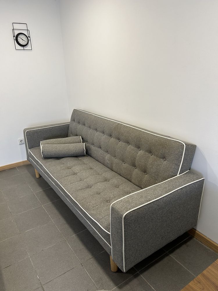 Sofa grande cinzento