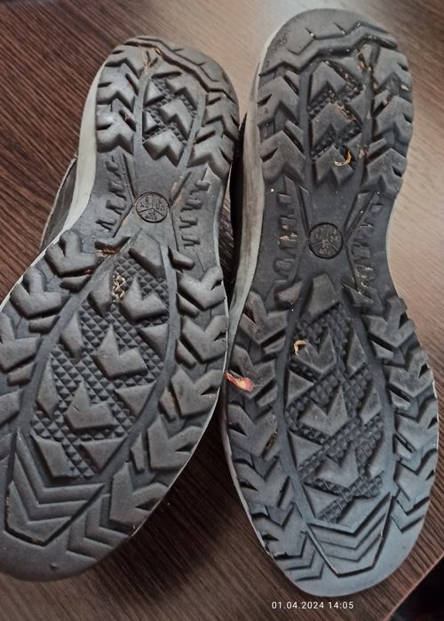 Продам кроссовки 40 размера мужские.