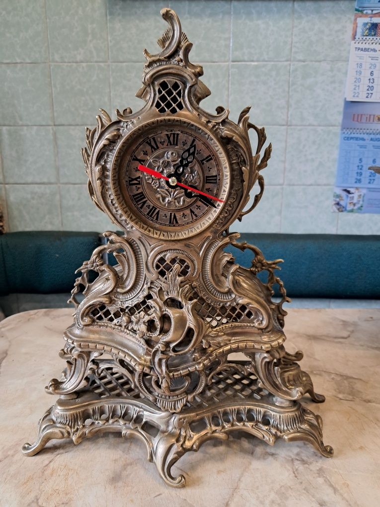 Бронзові камінні часи.