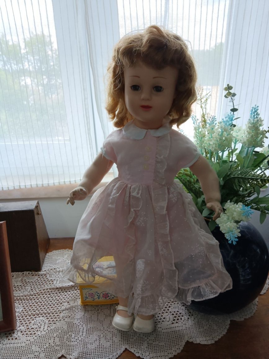 Boneca francesa da marca Raynal