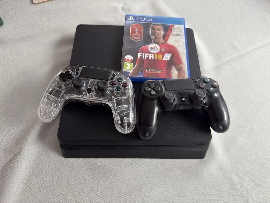 Playstation 4 slim + 2 Pady i Fifa 18