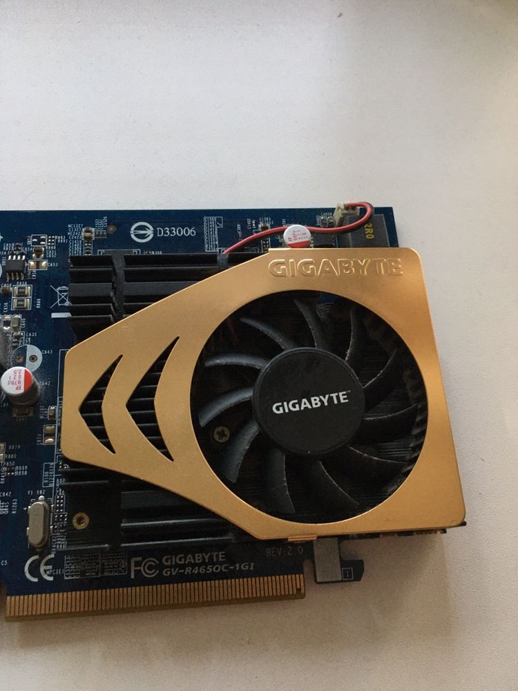 Продам видеокарту 1 GB GIGABYTE GV-R465OC-1G