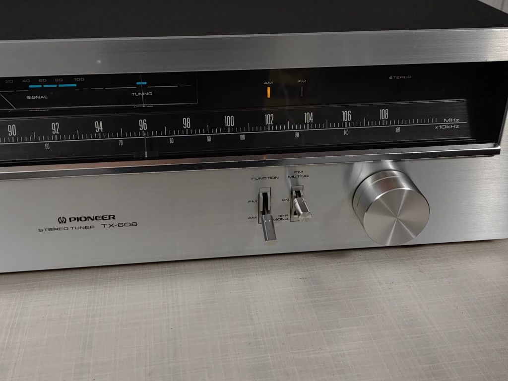 Pioneer TX-608 Piękny analogowy tuner radiowy FM stereo vintage