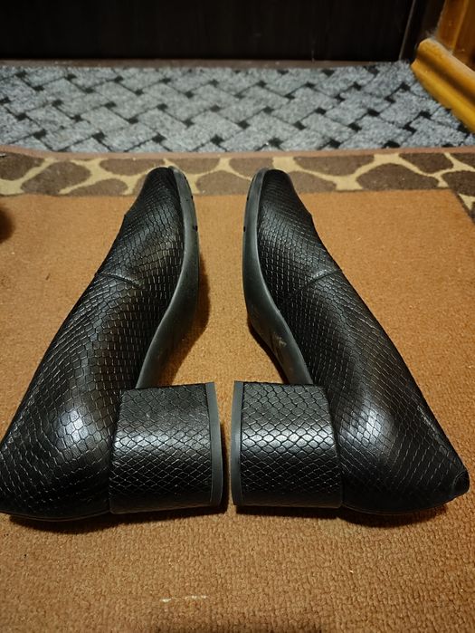 Класичні туфлі Geox 39 розміру