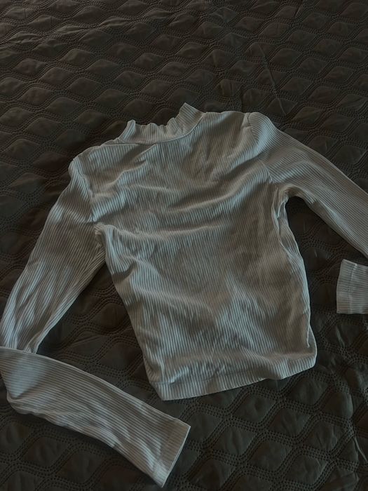 Базова біла кофта з відкритою спиною