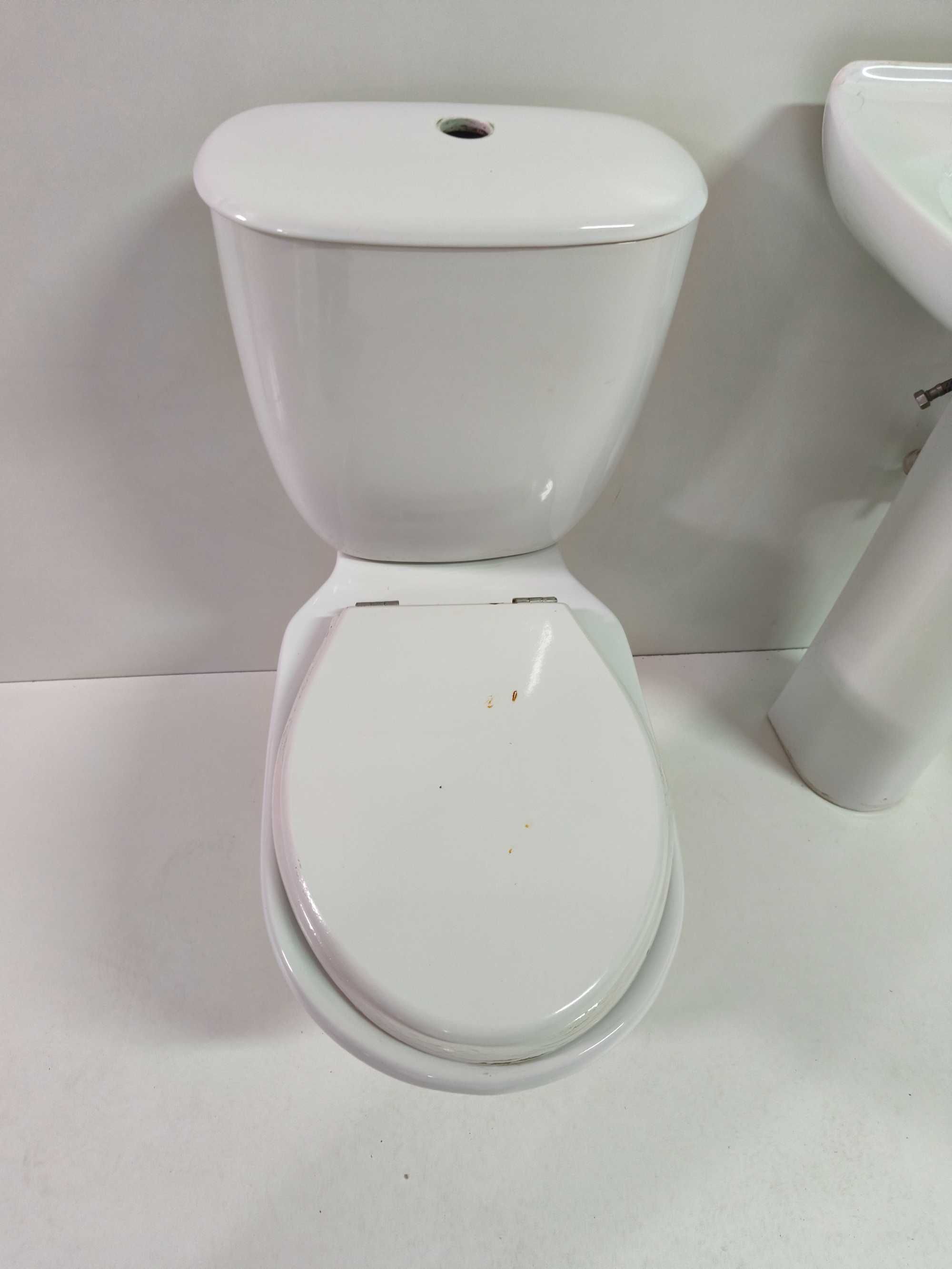 Conjunto de louça de casa de banho