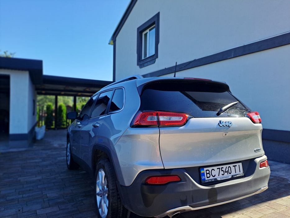 Продам джип черокі