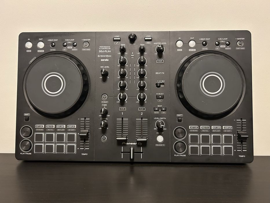 Konsoleta Pioneer DDJ-FLX4