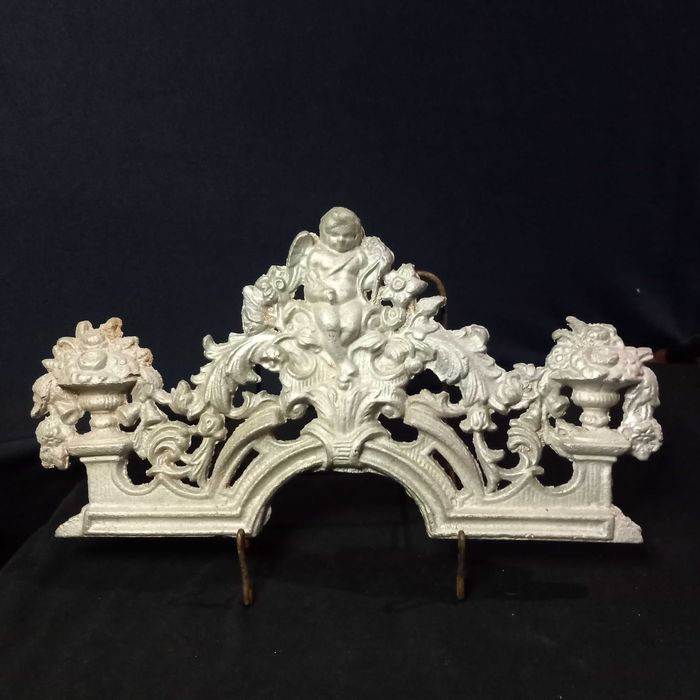 Cebeceira de cama antiga em metal