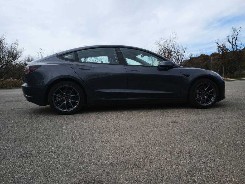Tesla Model 3      2023
