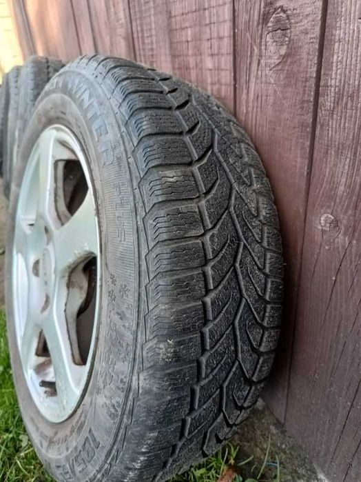 Sprzedam opony wraz z felgami