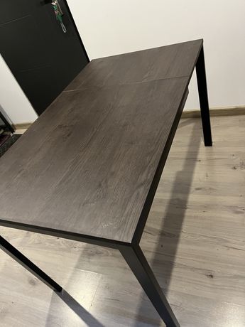 Stół z krzesłami (4-6osob)