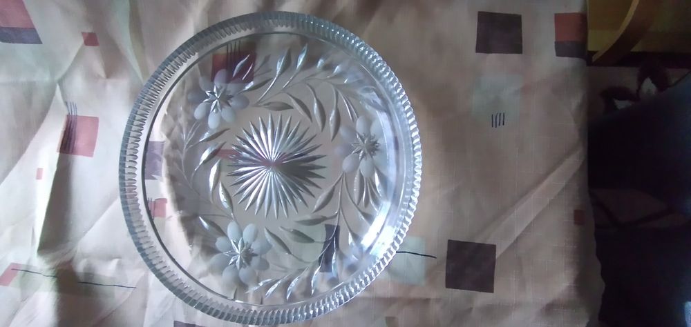 Sprzedam ładną okrągłą kryształową paterę