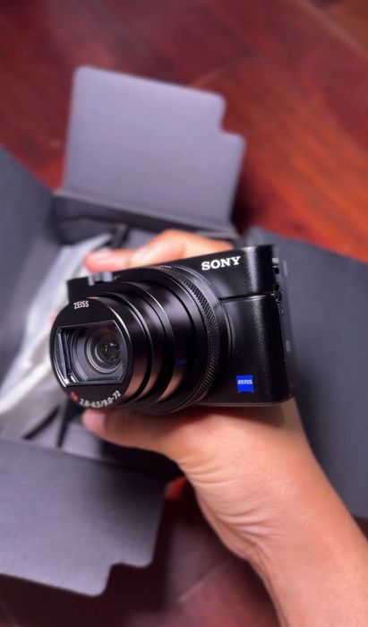 Câmera fotográfica Sony RX100 VII + 4 baterias + capa silicone + bolsa