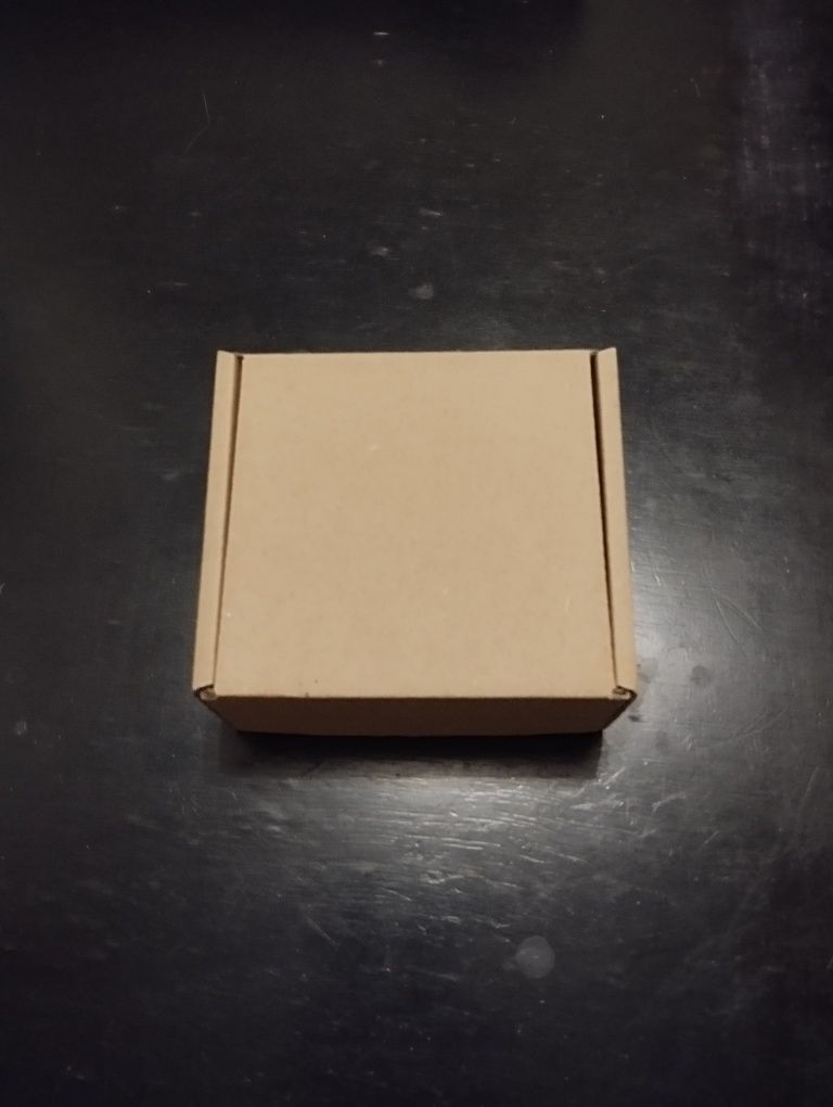 Картонная коробка