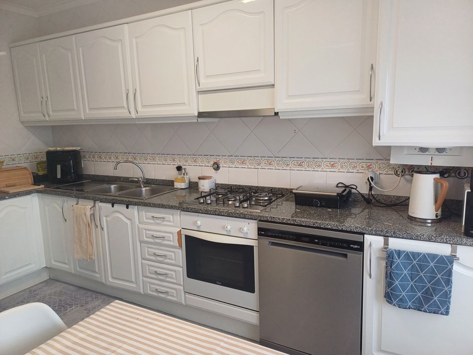 Cozinha branca em óptimo estado
