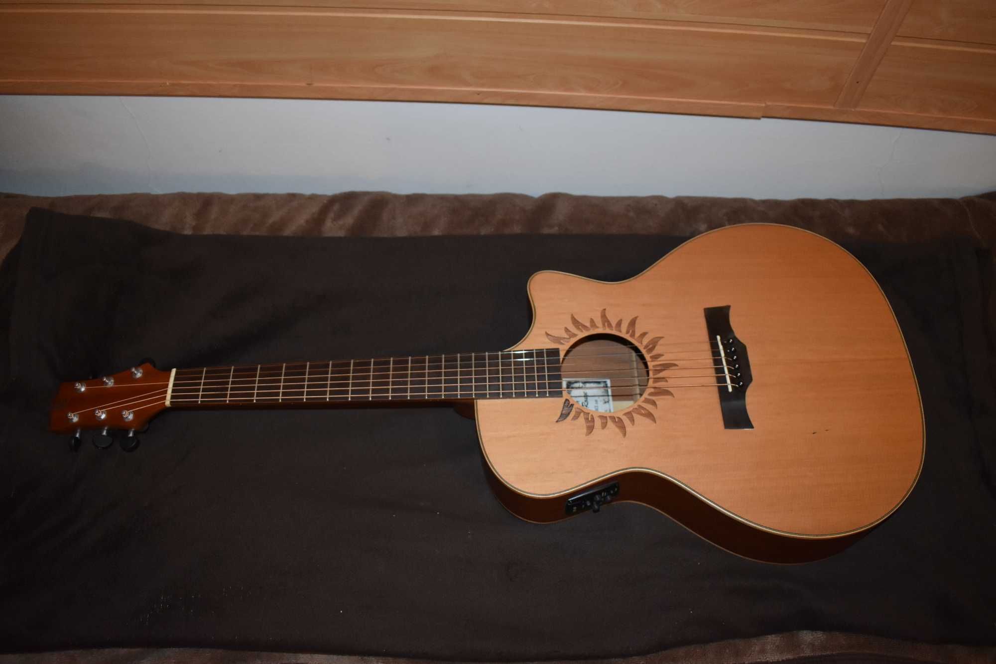 Gitara elektroakustyczna Baton Rouge X1C/ACE Sun