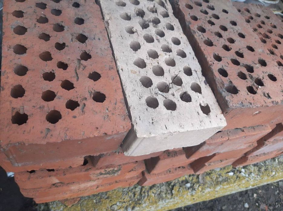 Продається червона цегла та плити перекриття