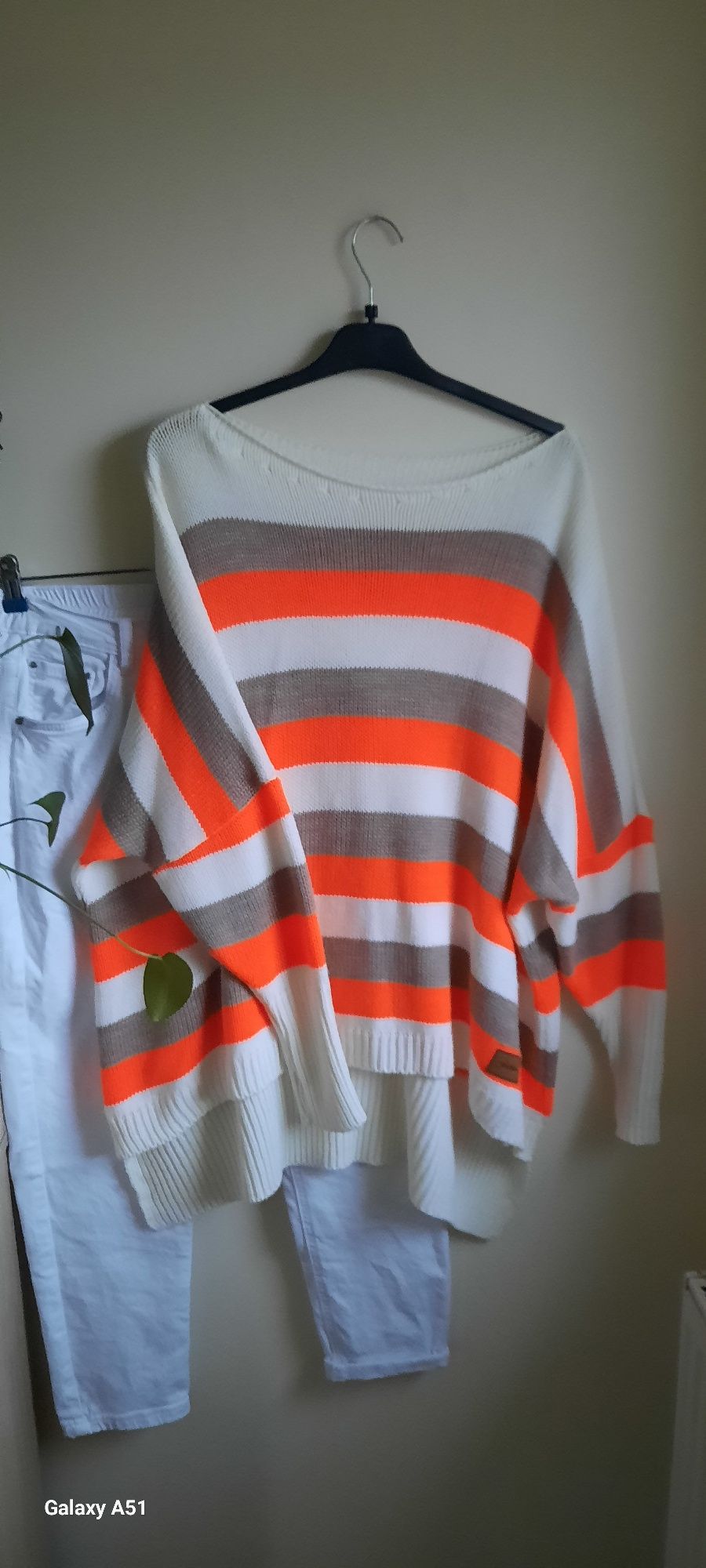 Sweter asymetryczny oversize neon paski