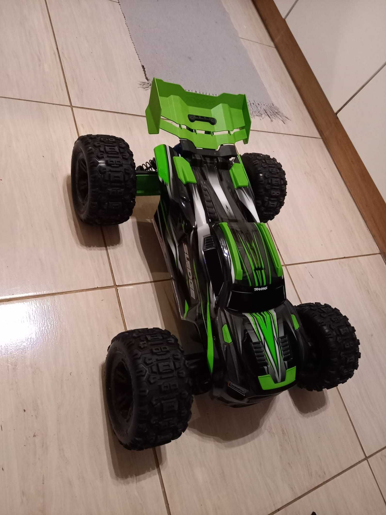 Samochód traxxas sledge 6s