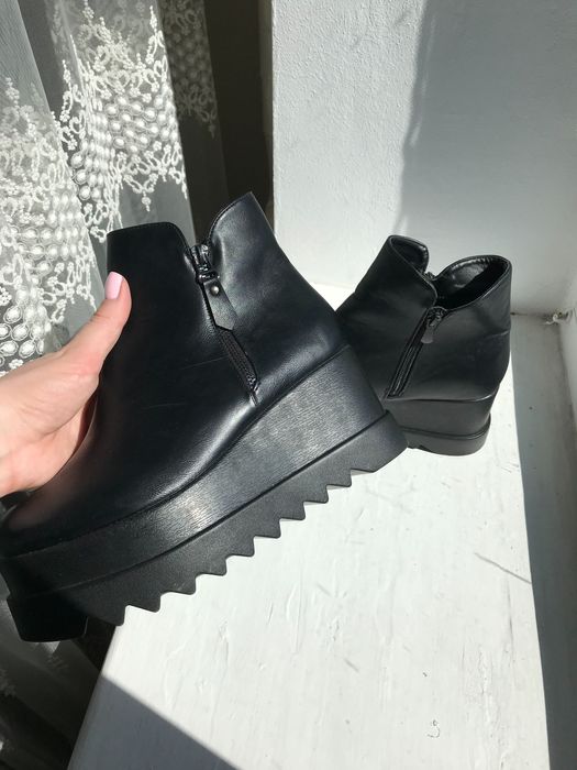 Жіноче осінньо-весняне взуття