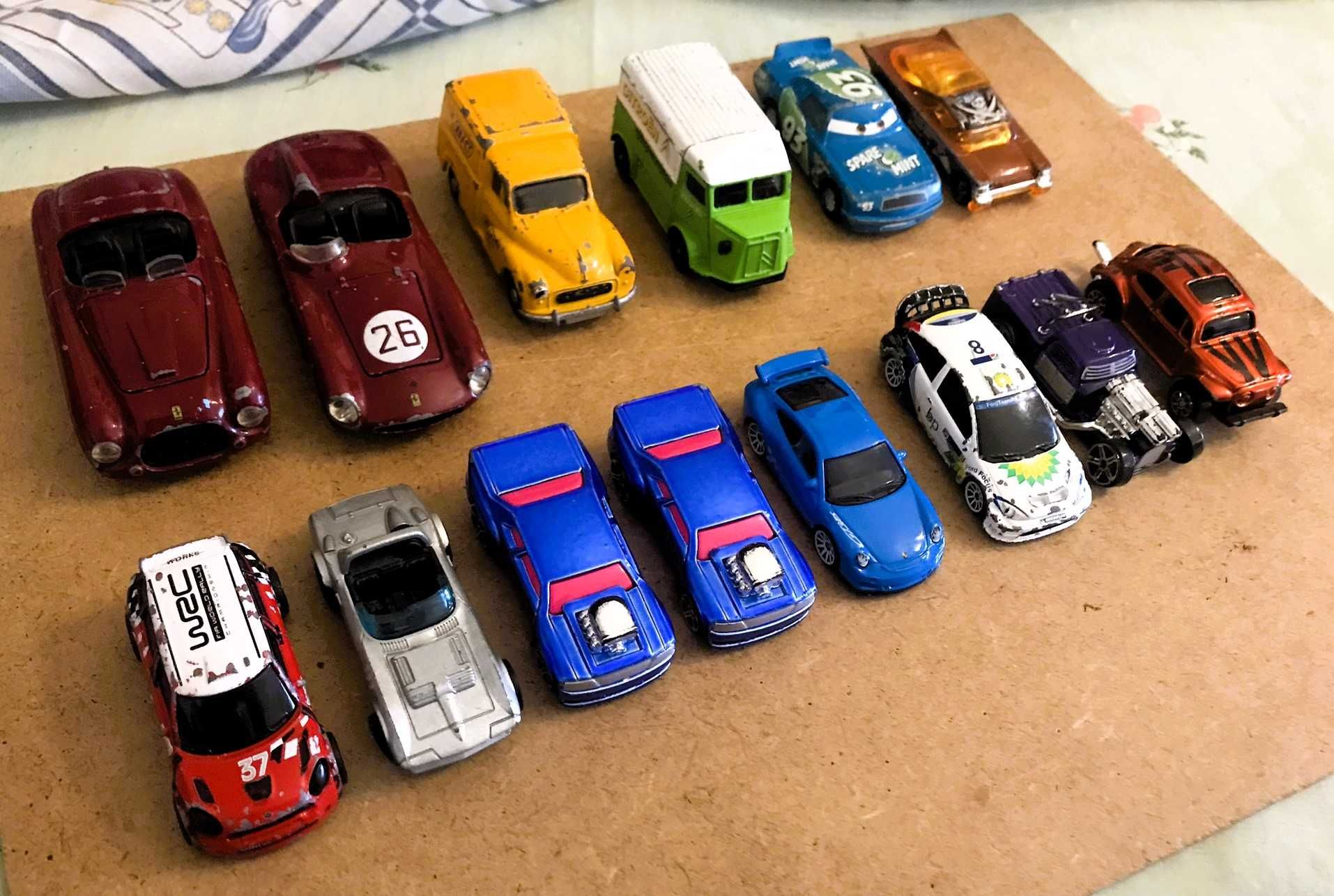 miniaturas Carros HotWheels , Maisto, Majorette 1:64; 1:43,