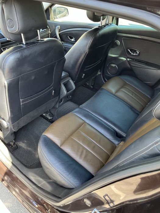 Продам авто в чудовому технічному стіні ,  деталі за телефоном !!