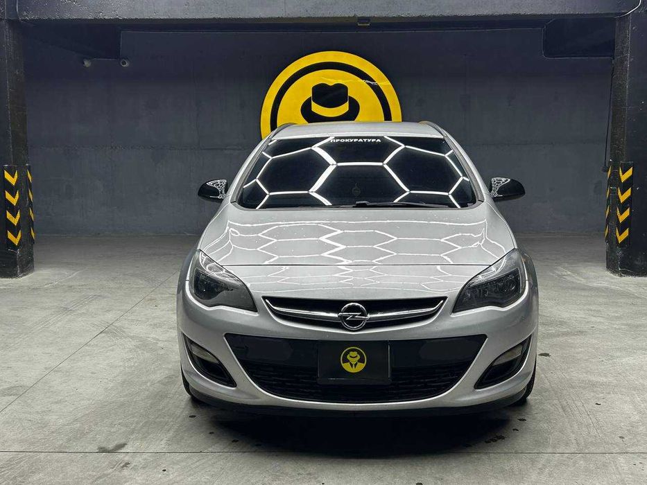 Opel Astra Sports Tourer 2013