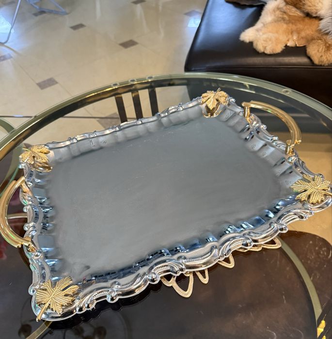 Taca ozdobna w kolorze srebrna