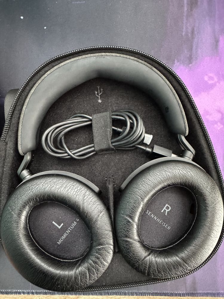Безпровідні навушники Sennheiser Momentum 4