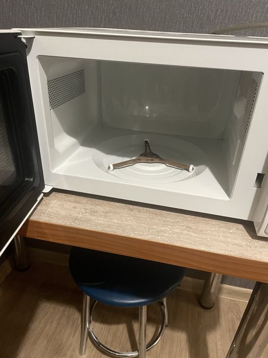 Микроволновая печ микроволновка LG